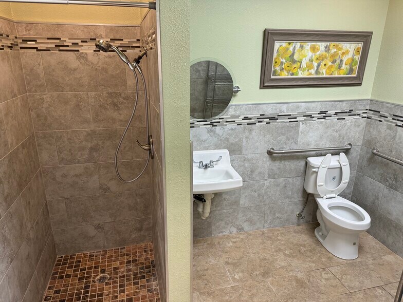 More Photos Of 12989 Bellaire Blvd, Houston Storefront For Sale