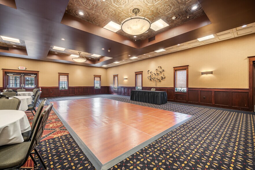 More Photos Of 3177 French Rd, De Pere Restaurant For Sale