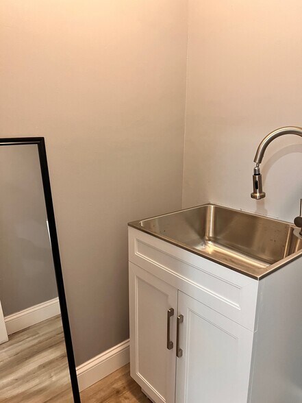 More Photos Of 233 Union Ave, Holbrook Medical For Lease