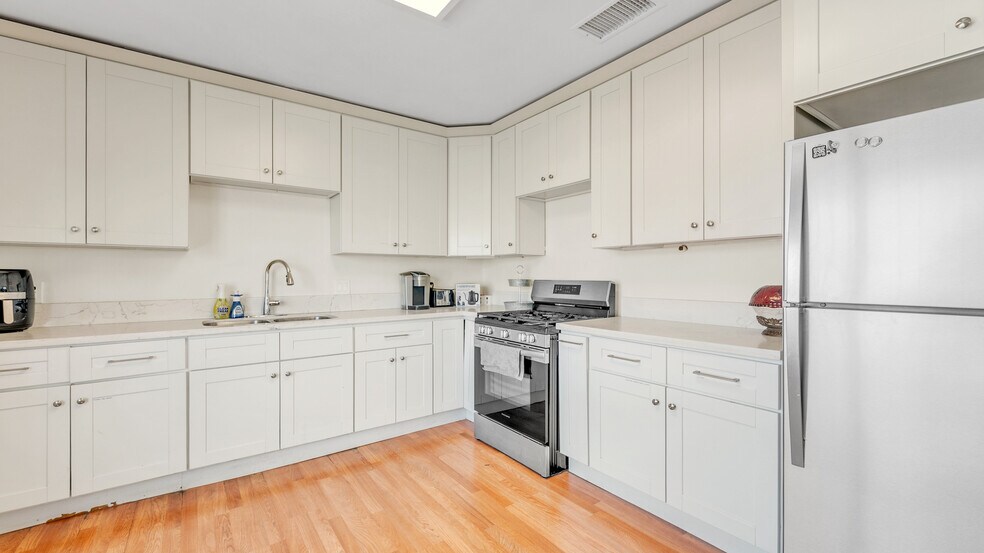 More Photos Of 6622-6630 Crenshaw Blvd, Los Angeles Storefront Retail Residential For Sale