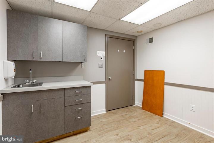 More Photos Of 915 N Hanover St, Elizabethtown Medical For Sale