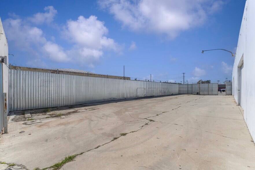 More Photos Of 15610 S Main St, Gardena Distribution For Sale