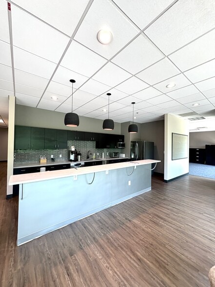 More Photos Of 15137 Rosewood St, Leawood Office For Lease