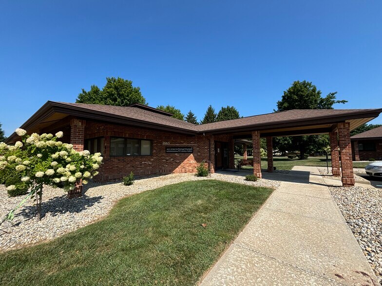 More Photos Of 2665 Fox Pointe Dr, Columbus Medical For Lease