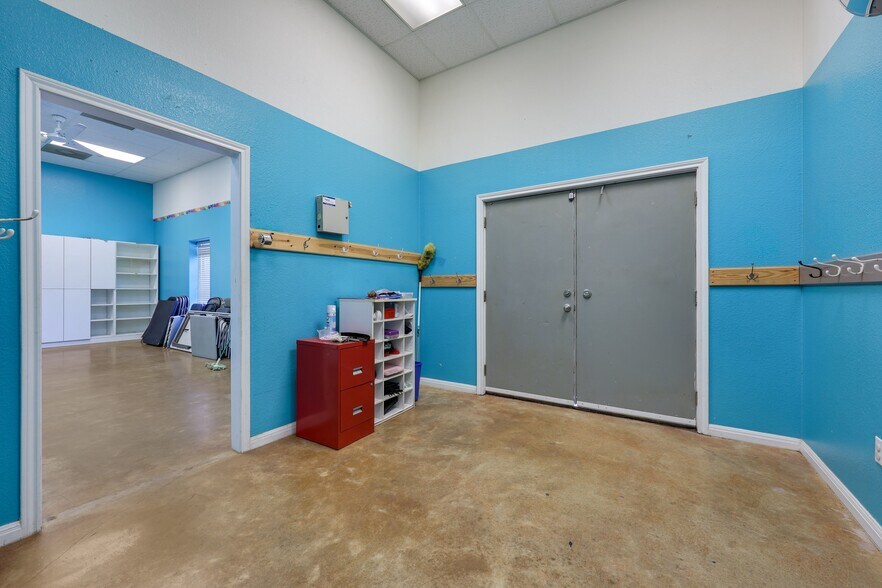 More Photos Of 20615 Dawn Dr, Lago Vista Freestanding For Sale