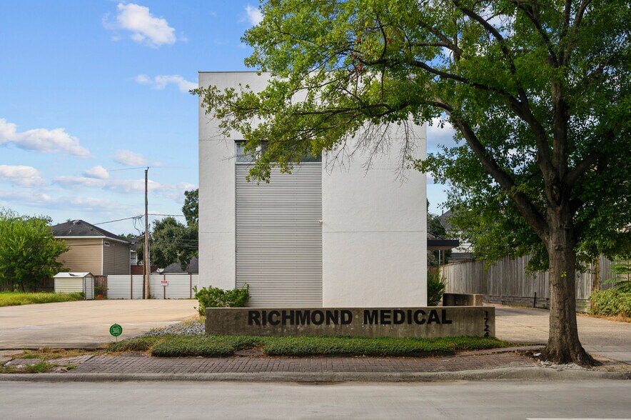 More Photos Of 1724 Richmond Ave, Houston Medical For Sale