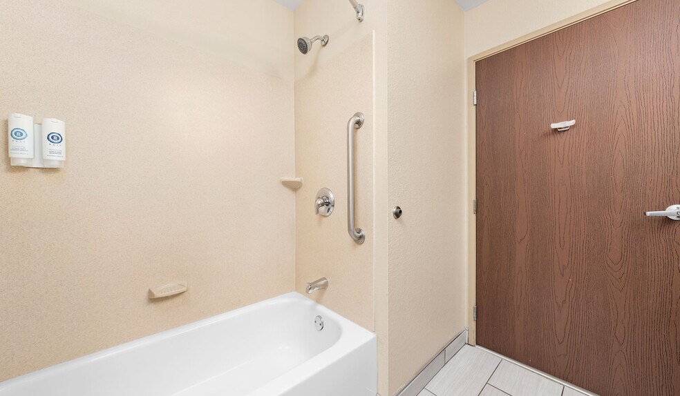 More Photos Of 1775 E Belvidere Rd, Grayslake Hotel For Sale