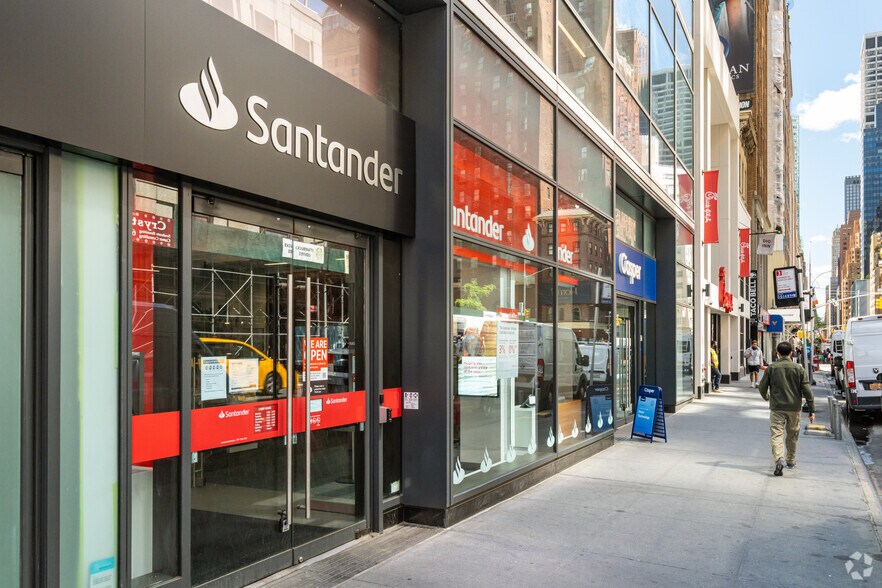 More Photos Of 715 Lexington Ave, New York Freestanding For Lease