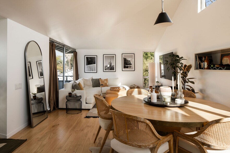 More Photos Of 608 Westminster Ave, Venice Apartments For Sale