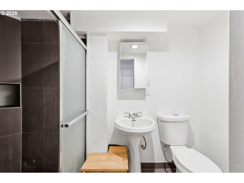 More Photos Of 11324 NE Sandy Blvd, Portland Hotel For Sale