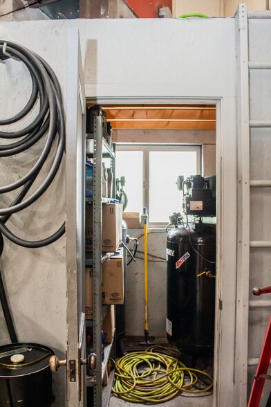 More Photos Of 8 Englewood St, Webster Auto Repair For Sale