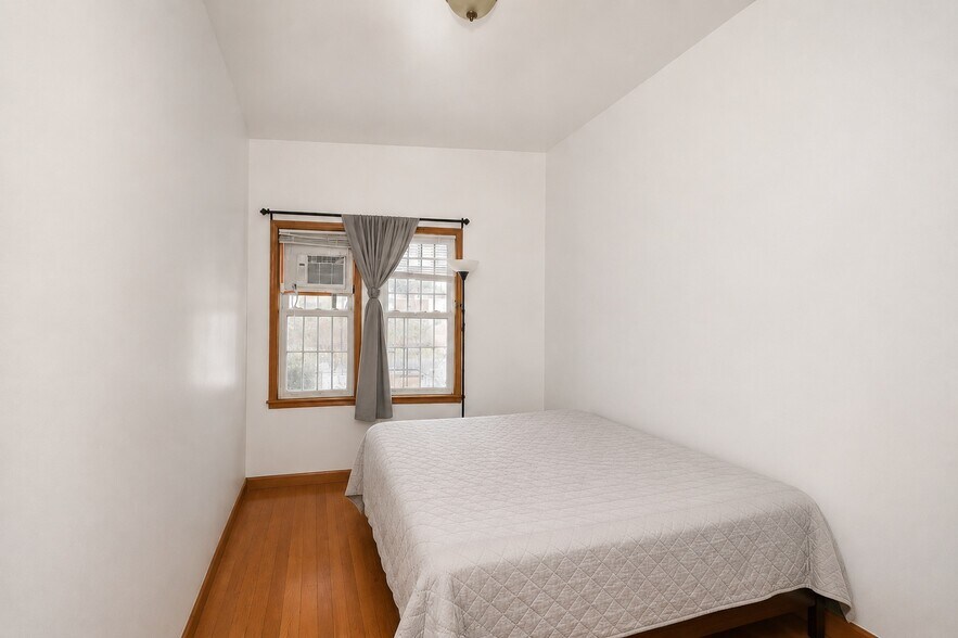 More Photos Of 195-29 Jamaica Ave, Hollis Storefront Retail Residential For Sale