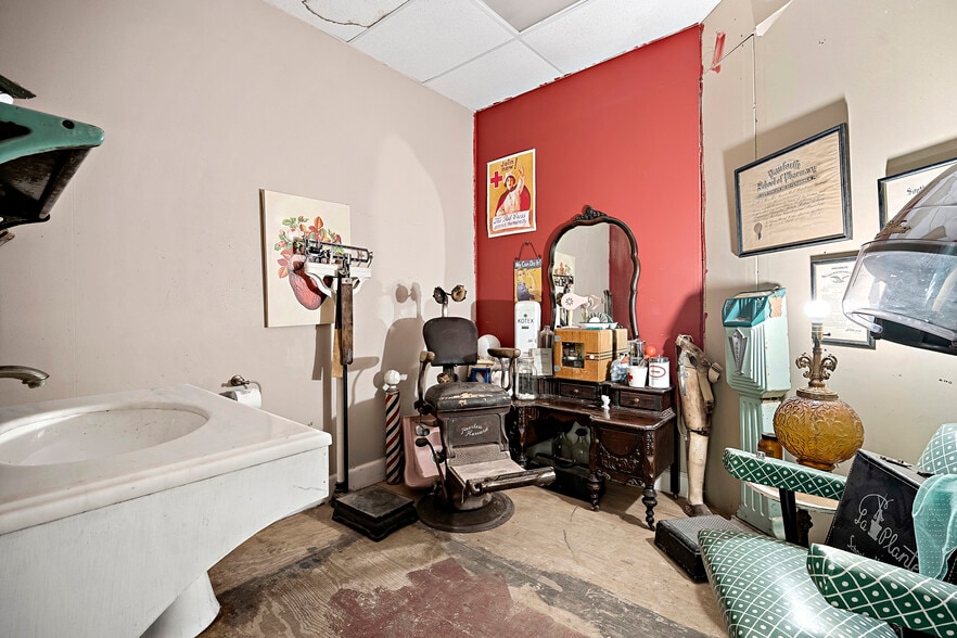 More Photos Of 103 S 6th St, Brownfield Restaurant For Sale