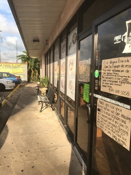 More Photos Of 1712 N Velasco St, Angleton General Retail For Lease