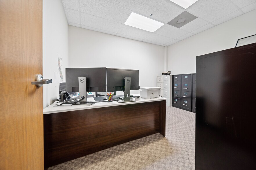 More Photos Of 28294-28310 Constellation Rd, Valencia Light Distribution For Sale