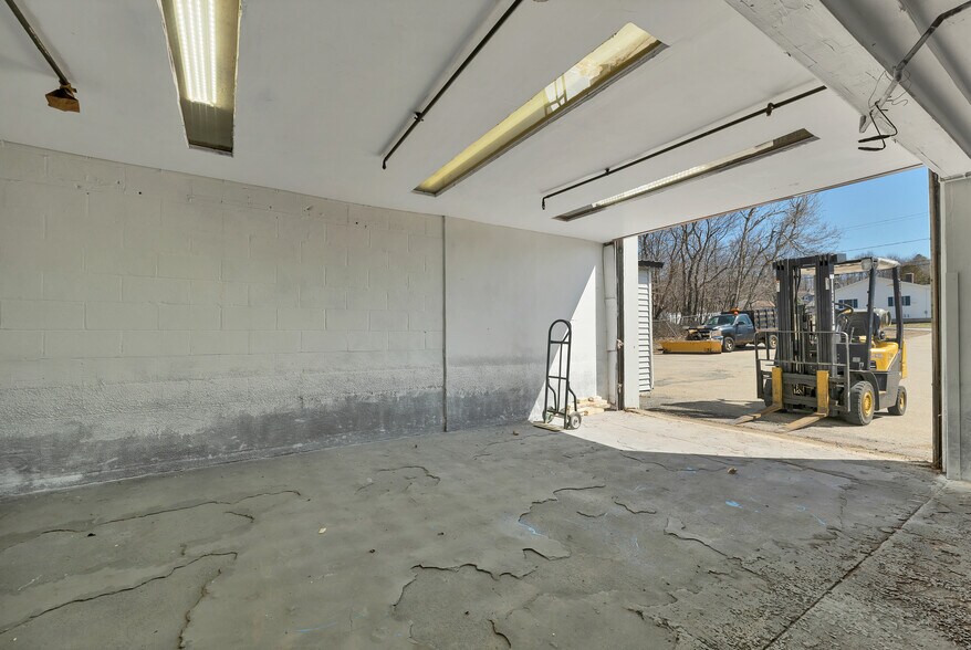 More Photos Of 55 Maynesboro St, Berlin Industrial For Sale