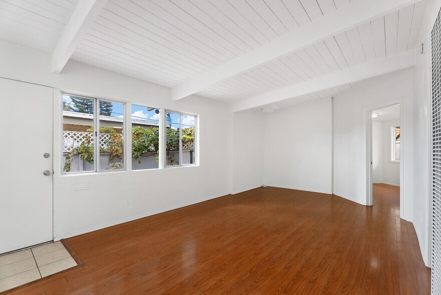 More Photos Of 1124 Victoria St, Costa Mesa Apartments For Sale