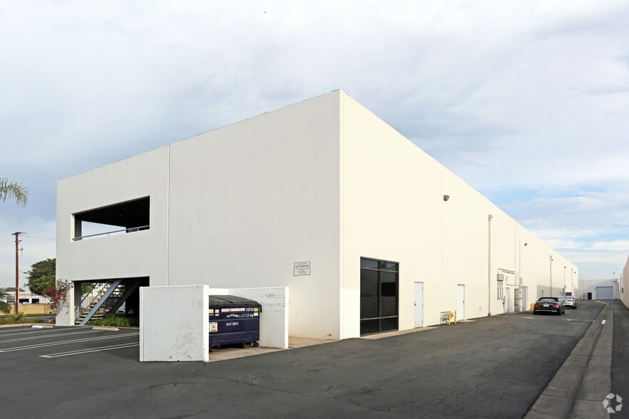 More Photos Of 16742 Gothard St, Huntington Beach Office For Lease
