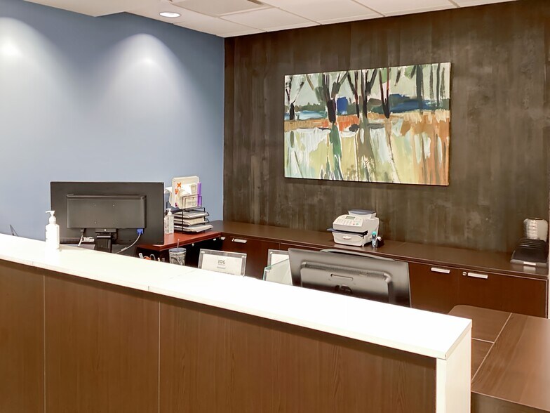 More Photos Of 401 Bay St, Toronto Coworking Space