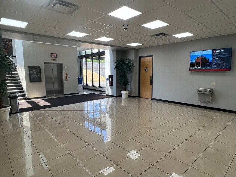 More Photos Of 6910 N Shadeland Ave, Indianapolis Serviced Offices For Lease