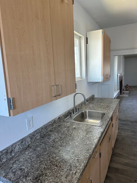 More Photos Of 353 SE Baseline St, Hillsboro General Retail For Sale