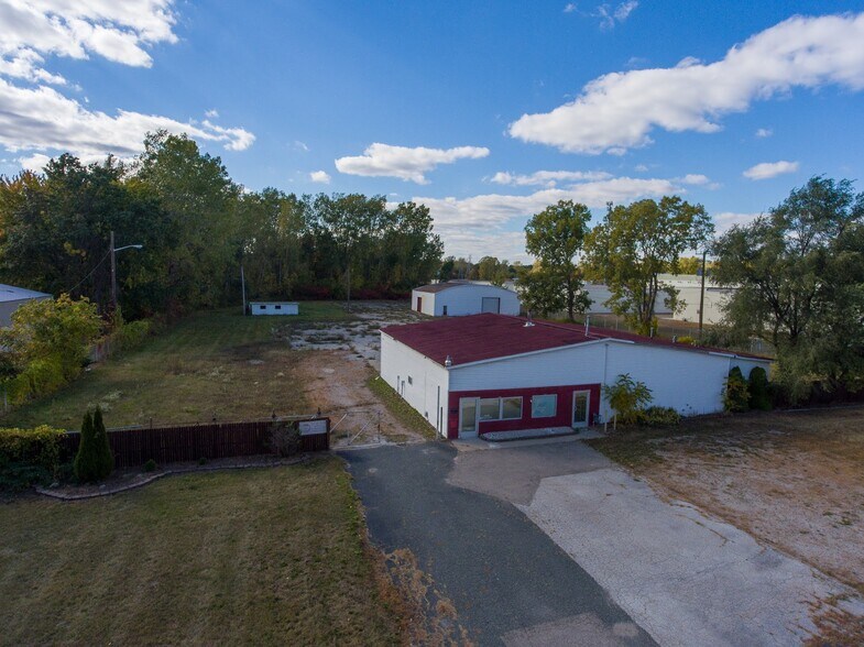 Primary Photo Of 3905 32nd St, Port Huron Truck Terminal For Sale