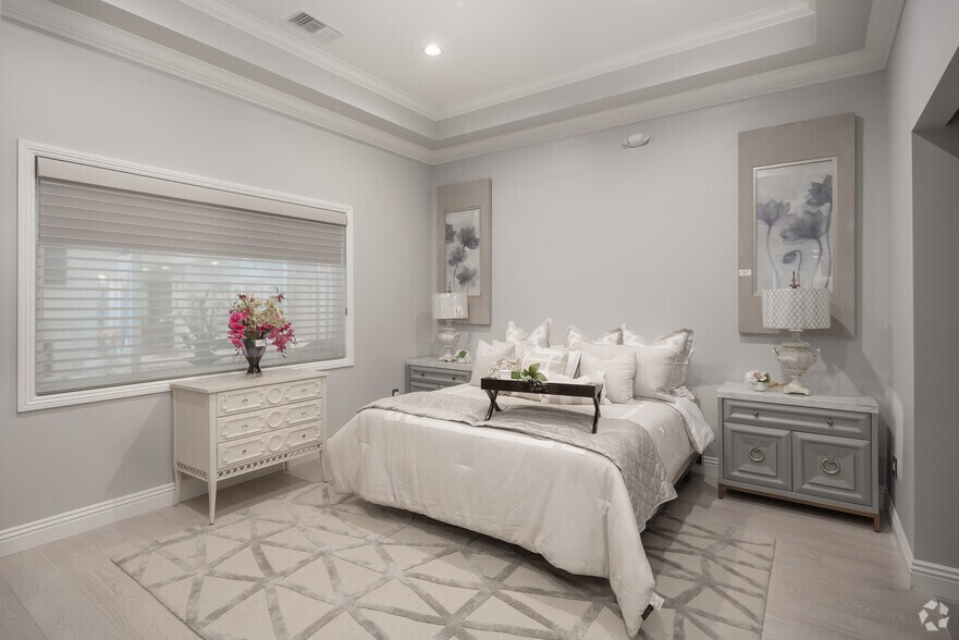 More Photos Of 565 N Tustin St, Orange Freestanding For Sale