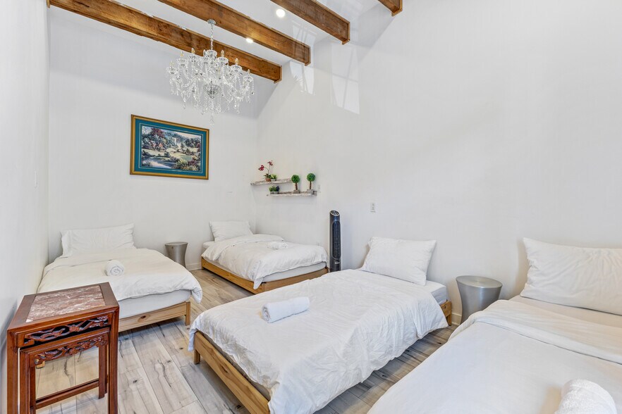 More Photos Of 1023 Rue Berri, Montréal Apartments For Sale