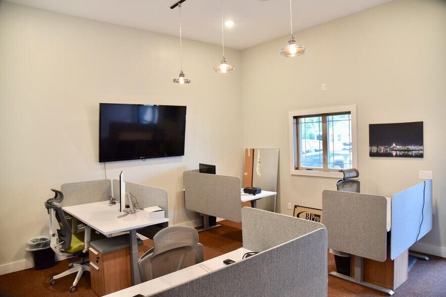 More Photos Of 102 E 6th Ave, Fort Pierre Office For Sale