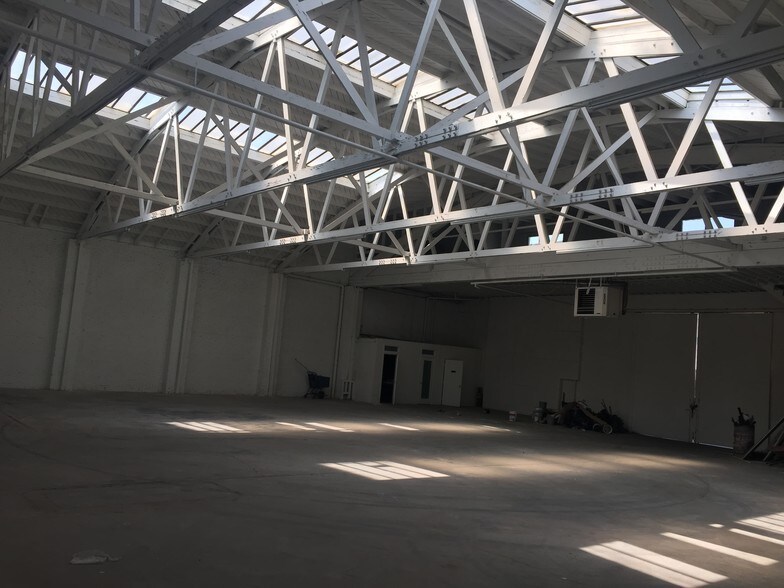 More Photos Of 1704 Hooper Ave, Los Angeles Manufacturing For Lease