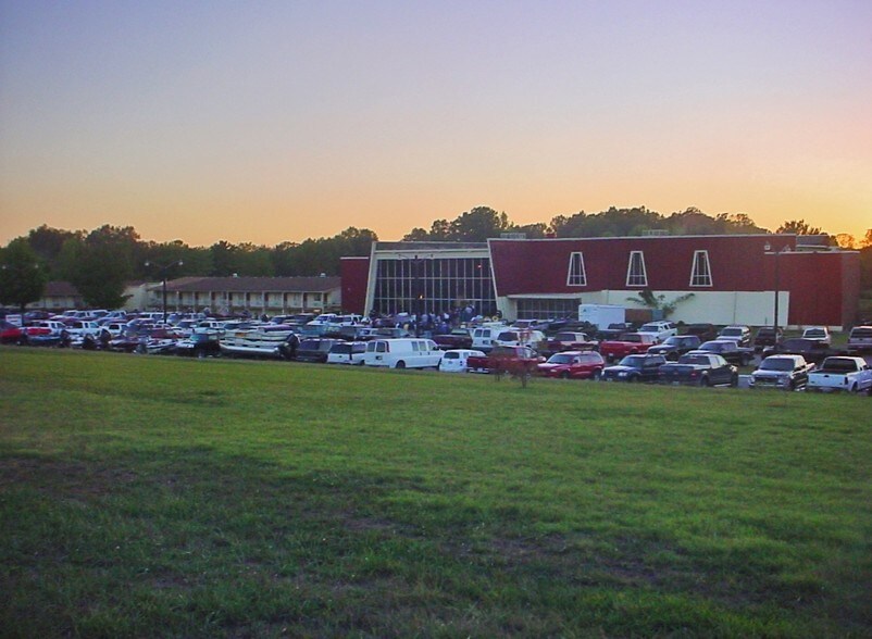 Primary Photo Of 7711 US Highway 641 N, Gilbertsville Hotel For Sale