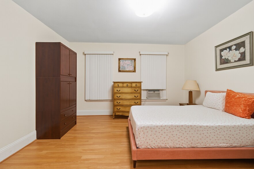 More Photos Of 350 E 193rd St, Bronx Apartments For Sale