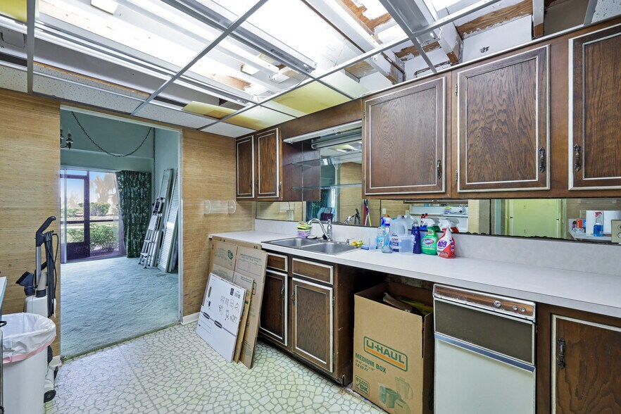 More Photos Of 4411 E Mainmast Ct, Fort Myers Specialty For Sale