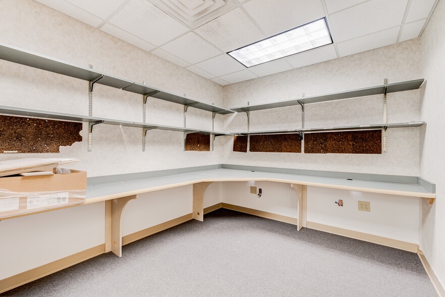 More Photos Of 860 NW Washington Blvd, Hamilton Medical For Sale