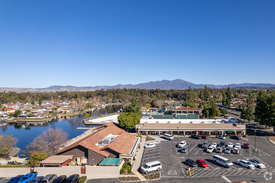 More Photos Of 24301 Muirlands Blvd, Lake Forest Freestanding For Lease