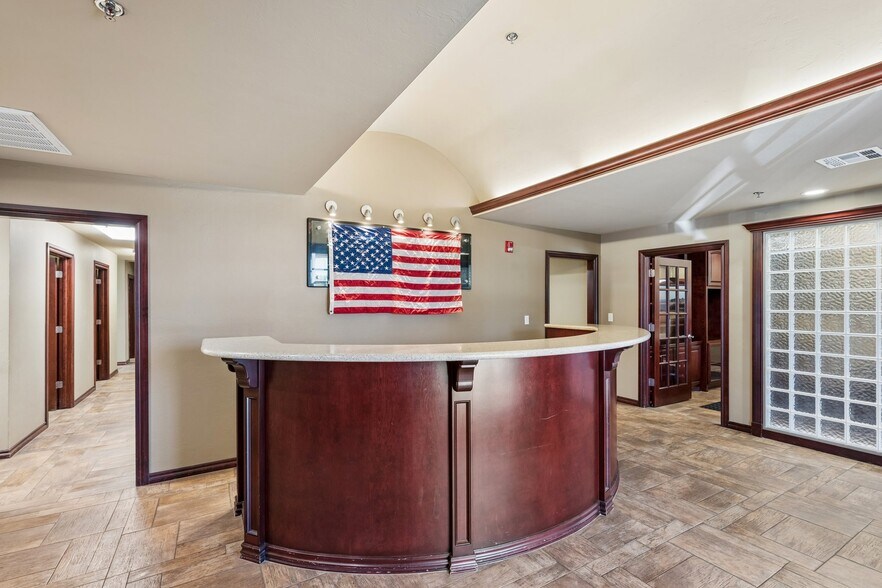 More Photos Of 2933 S Bryant Ave, Edmond Office For Sale
