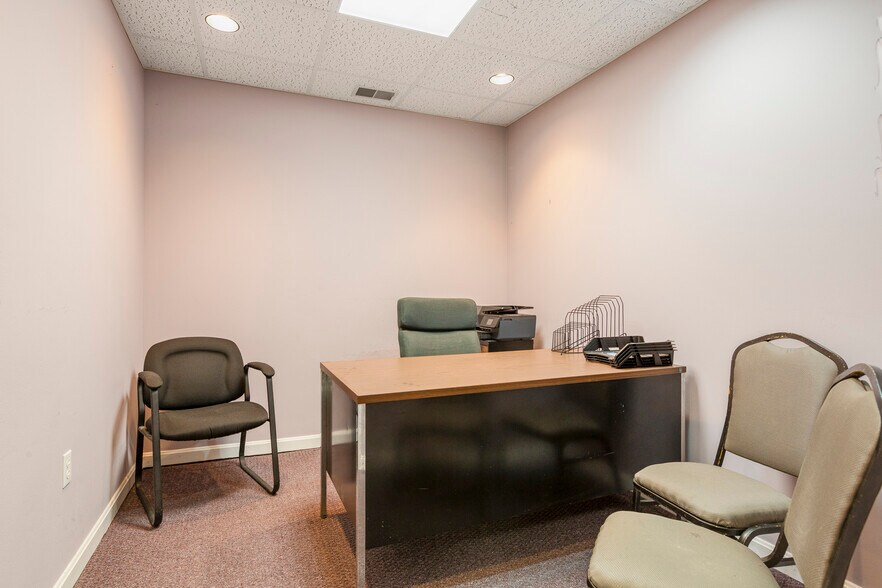 More Photos Of 3044 Breckenridge Ln, Louisville Office Residential For Sale