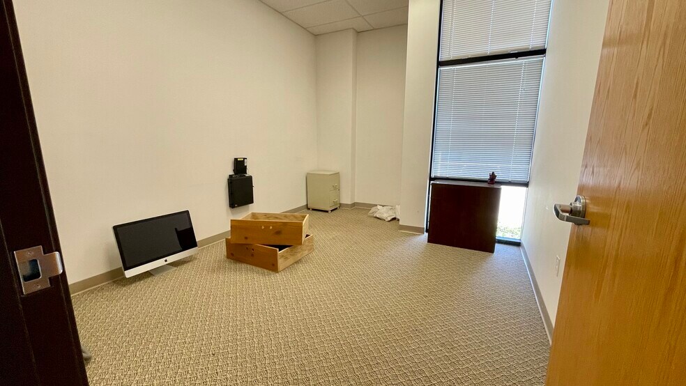 More Photos Of 5352 Irwindale Ave, Irwindale Showroom For Sale