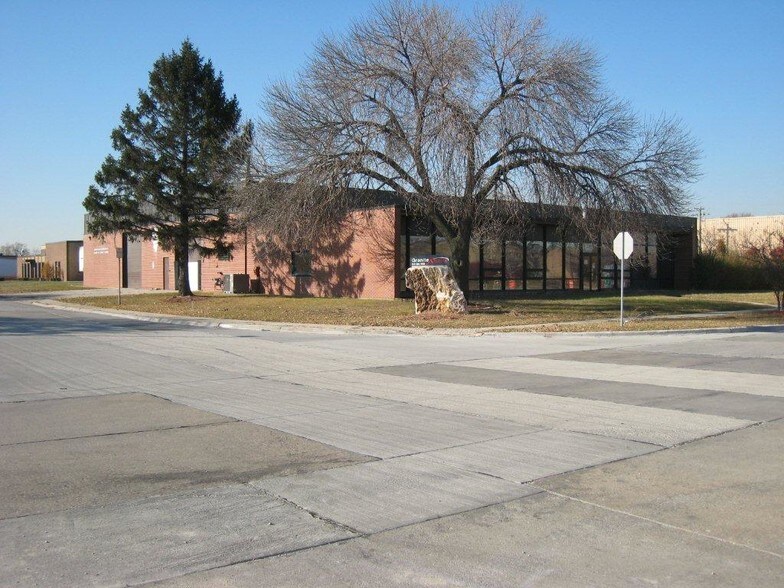 Primary Photo Of 1400 Nicholas Blvd, Elk Grove Village Warehouse For Lease