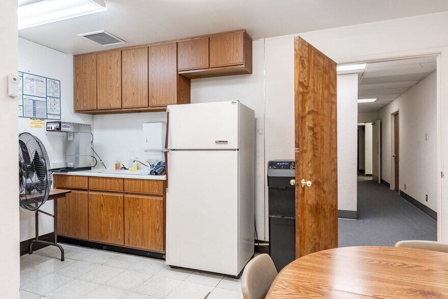 More Photos Of 890 W Lacey Blvd, Hanford Bank For Sale