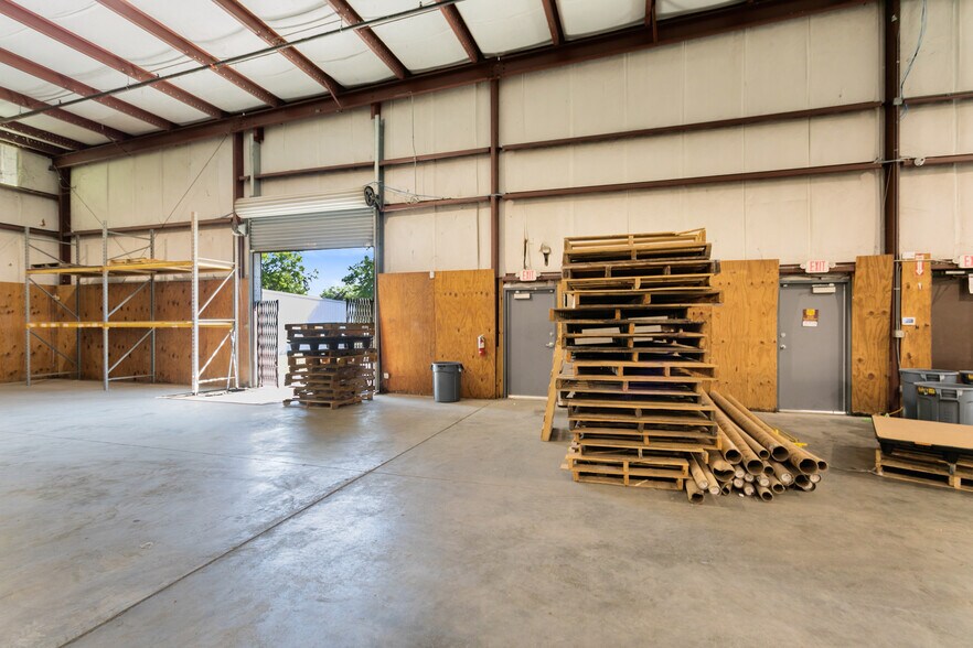 More Photos Of 1356 Bennett Dr, Longwood Distribution For Sale