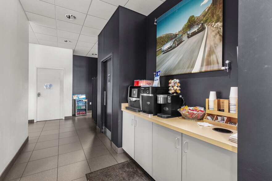 More Photos Of 5385 N I 55 St, Jackson Auto Dealership For Sale