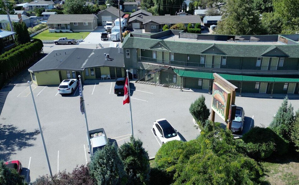 More Photos Of 2107 Tait St, Summerland Hotel For Sale