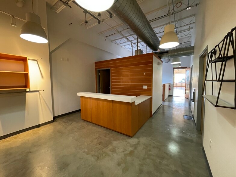 More Photos Of 484 King St, Charleston General Retail For Lease