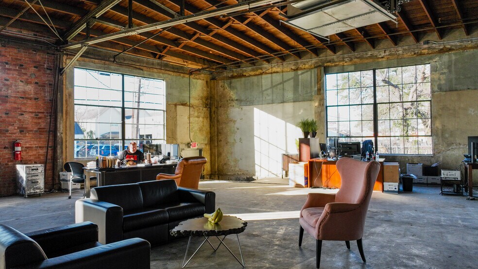 More Photos Of 10 N Milby St, Houston Warehouse For Sale