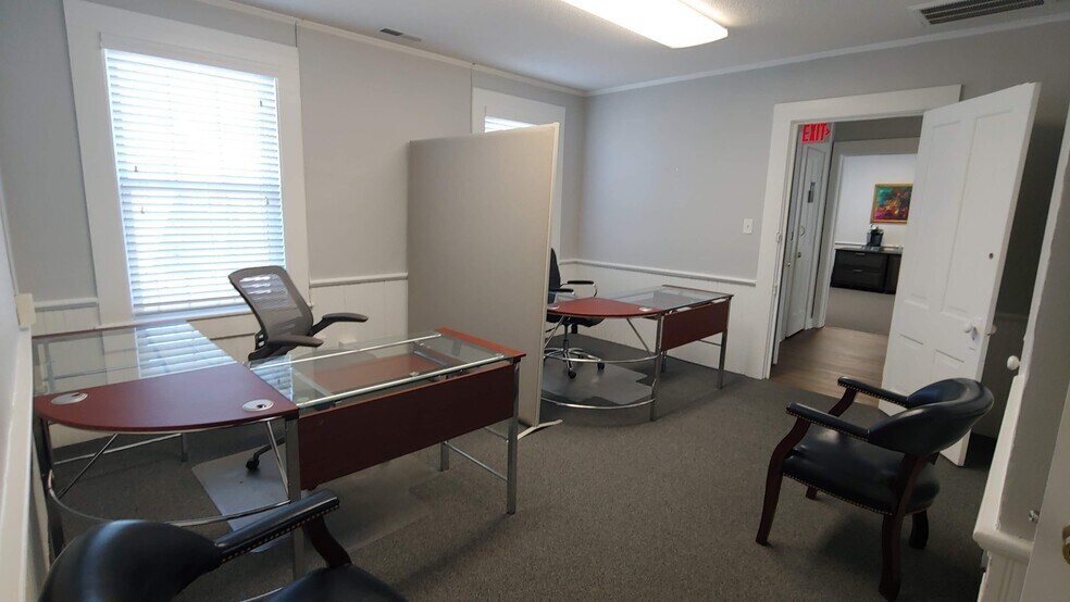 More Photos Of 407 W Main St, Lexington Office For Lease