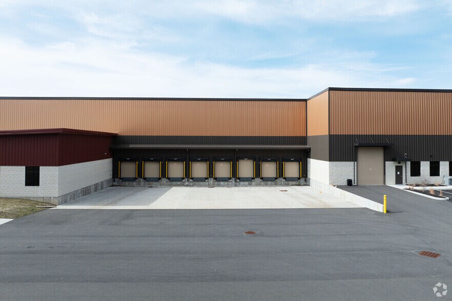 More Photos Of 42 Corporate Circle, Albany Manufacturing For Lease