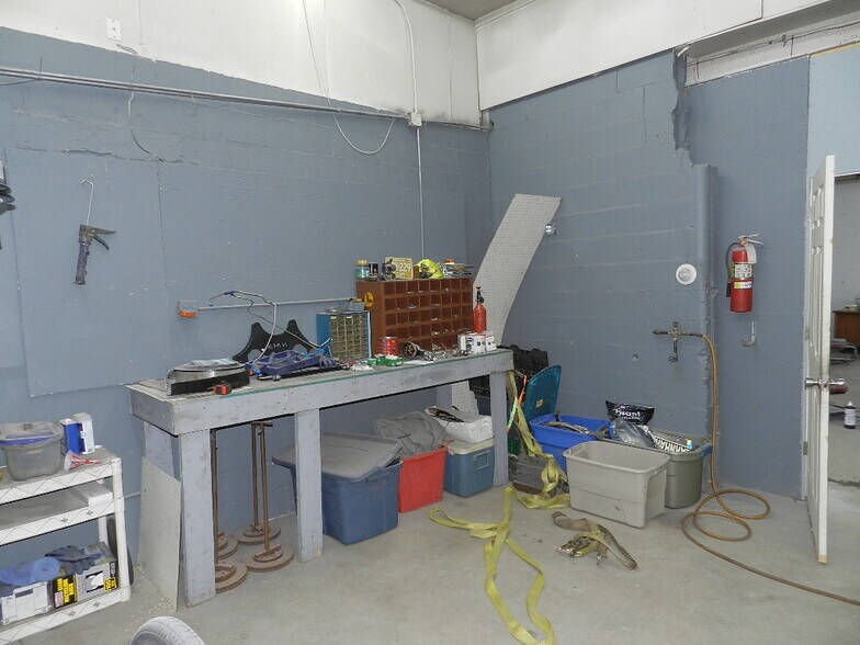 More Photos Of 1641 E Main St, Niles Manufacturing For Sale