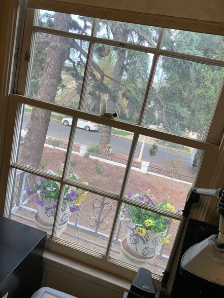 More Photos Of 1826 Wellington Rd, Los Angeles Specialty For Sale