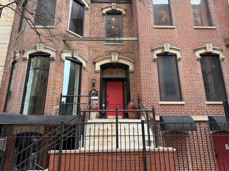 Primary Photo Of 16 W Ontario St, Chicago Storefront Retail Office For Lease